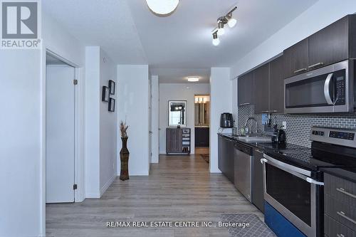 612 - 2150 Lawrence Avenue, Toronto (Wexford-Maryvale), ON - Indoor Photo Showing Kitchen With Upgraded Kitchen