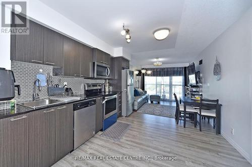 612 - 2150 Lawrence Avenue, Toronto (Wexford-Maryvale), ON - Indoor Photo Showing Kitchen With Stainless Steel Kitchen With Upgraded Kitchen