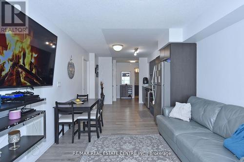 612 - 2150 Lawrence Avenue, Toronto (Wexford-Maryvale), ON - Indoor Photo Showing Living Room