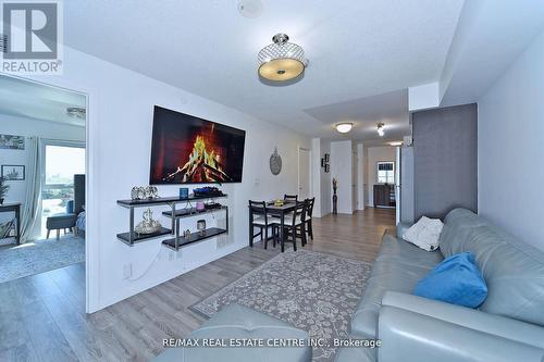 612 - 2150 Lawrence Avenue, Toronto (Wexford-Maryvale), ON - Indoor Photo Showing Living Room