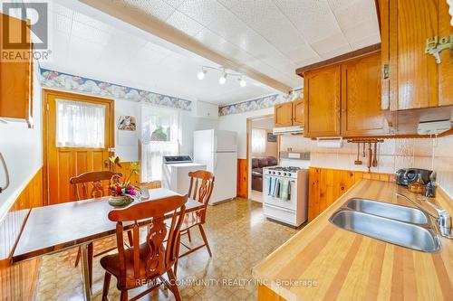 197 South Woodrow Boulevard, Toronto (Birchcliffe-Cliffside), ON - Indoor Photo Showing Kitchen With Double Sink