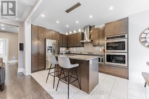 18 Falconridge Terrace, East Gwillimbury (Sharon), ON - Indoor Photo Showing Kitchen With Stainless Steel Kitchen With Upgraded Kitchen