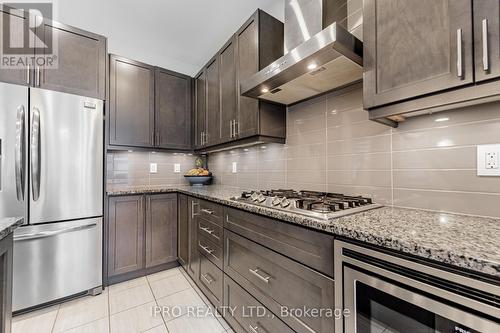 18 Falconridge Terrace, East Gwillimbury (Sharon), ON - Indoor Photo Showing Kitchen With Stainless Steel Kitchen With Upgraded Kitchen