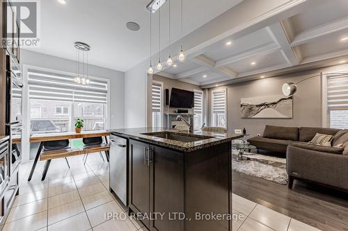 18 Falconridge Terrace, East Gwillimbury (Sharon), ON - Indoor Photo Showing Kitchen