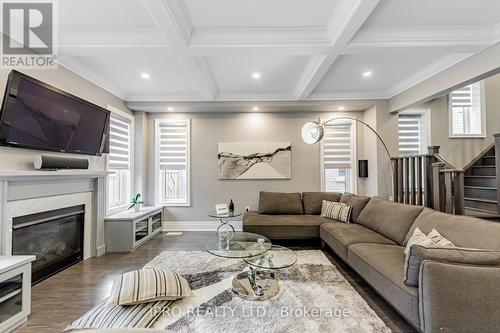 18 Falconridge Terrace, East Gwillimbury (Sharon), ON - Indoor Photo Showing Living Room With Fireplace