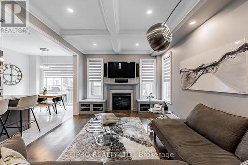 18 Falconridge Terrace, East Gwillimbury (Sharon), ON - Indoor Photo Showing Living Room With Fireplace