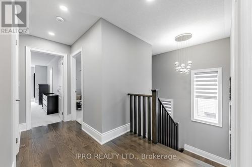 18 Falconridge Terrace, East Gwillimbury (Sharon), ON - Indoor Photo Showing Other Room