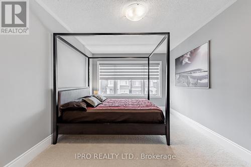 18 Falconridge Terrace, East Gwillimbury (Sharon), ON - Indoor Photo Showing Bedroom