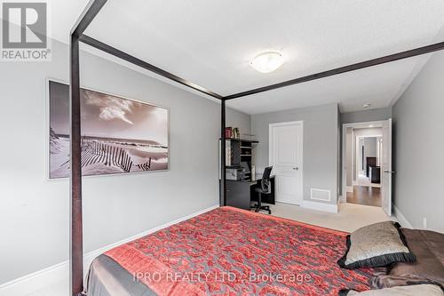 18 Falconridge Terrace, East Gwillimbury (Sharon), ON - Indoor Photo Showing Bedroom