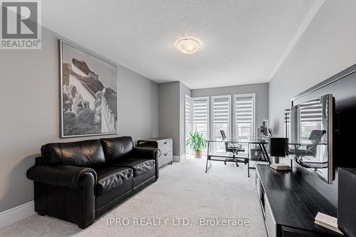 18 Falconridge Terrace, East Gwillimbury (Sharon), ON - Indoor