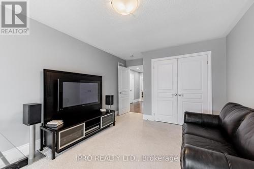 18 Falconridge Terrace, East Gwillimbury (Sharon), ON - Indoor