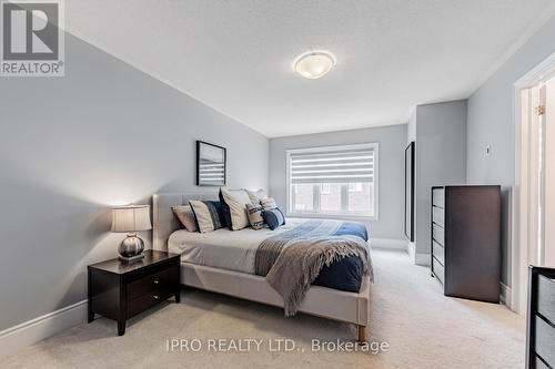 18 Falconridge Terrace, East Gwillimbury (Sharon), ON - Indoor Photo Showing Bedroom