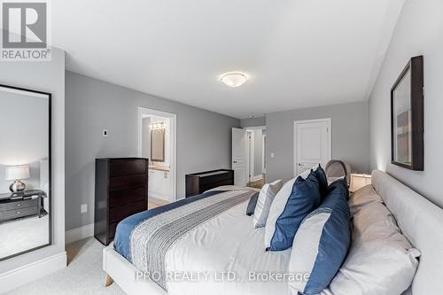 18 Falconridge Terrace, East Gwillimbury (Sharon), ON - Indoor Photo Showing Bedroom