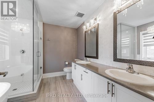 18 Falconridge Terrace, East Gwillimbury (Sharon), ON - Indoor Photo Showing Bathroom