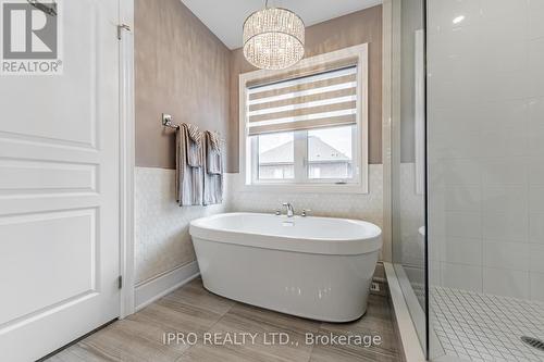 18 Falconridge Terrace, East Gwillimbury (Sharon), ON - Indoor Photo Showing Bathroom