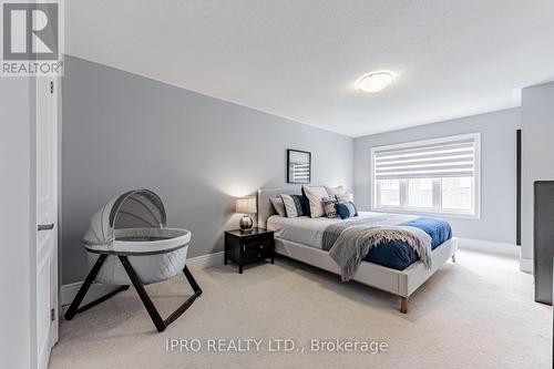 18 Falconridge Terrace, East Gwillimbury (Sharon), ON - Indoor Photo Showing Bedroom