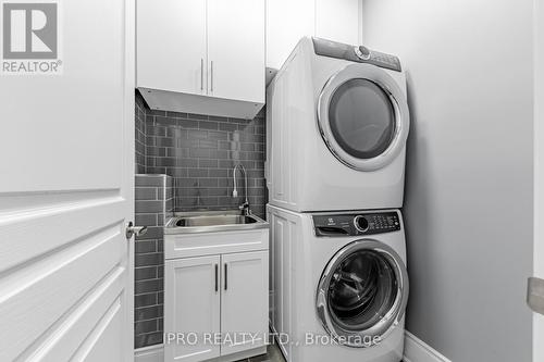 18 Falconridge Terrace, East Gwillimbury (Sharon), ON - Indoor Photo Showing Laundry Room