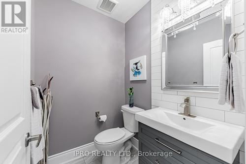 18 Falconridge Terrace, East Gwillimbury (Sharon), ON - Indoor Photo Showing Bathroom