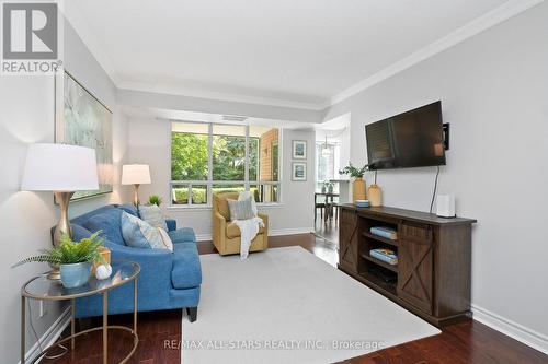 104 - 55 The Boardwalk Way, Markham (Greensborough), ON - Indoor Photo Showing Living Room