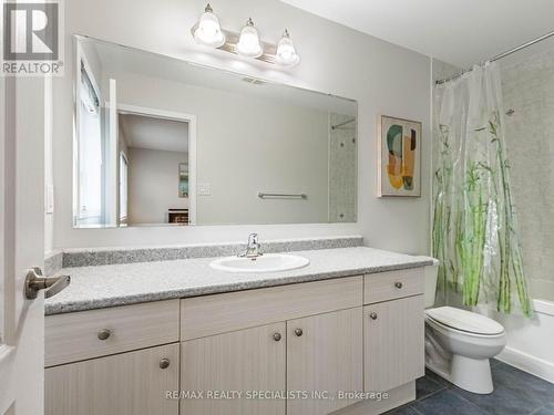 62 Memory Lane, Brampton, ON - Indoor Photo Showing Bathroom