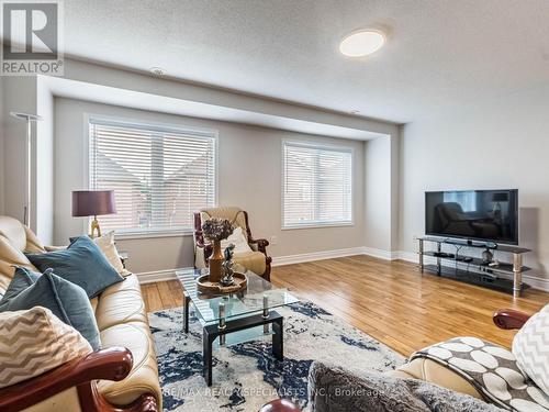 62 Memory Lane, Brampton, ON - Indoor Photo Showing Living Room