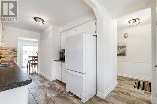 390 Satok Crescent, Milton (Timberlea), ON - Indoor Photo Showing Kitchen