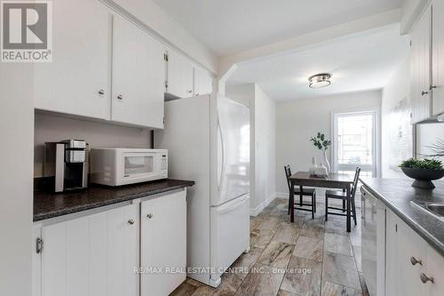 390 Satok Crescent, Milton (Timberlea), ON - Indoor Photo Showing Kitchen