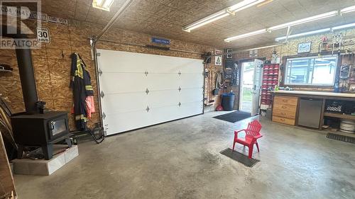 61 Main Street, Kings Point, NL - Indoor Photo Showing Garage