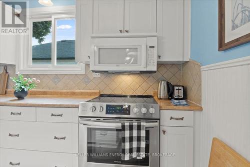 215 Greenwood Avenue, Oshawa (Vanier), ON - Indoor Photo Showing Kitchen