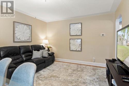 215 Greenwood Avenue, Oshawa (Vanier), ON - Indoor Photo Showing Living Room