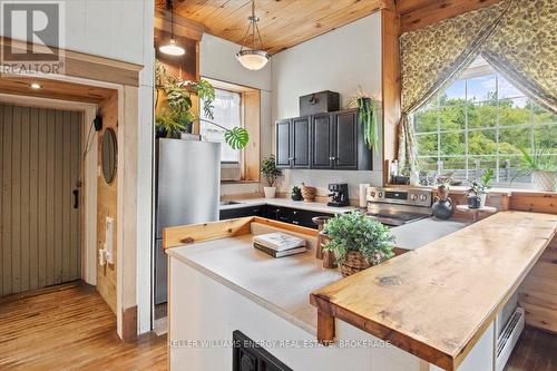 574 Glen Ross Road, Quinte West, ON - Indoor Photo Showing Kitchen