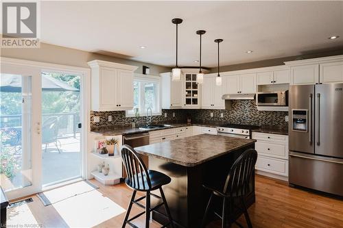 377 Peel Street E, Southampton, ON - Indoor Photo Showing Kitchen With Upgraded Kitchen