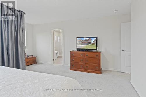 160 Rosswell Drive, Clarington (Courtice), ON - Indoor Photo Showing Bedroom