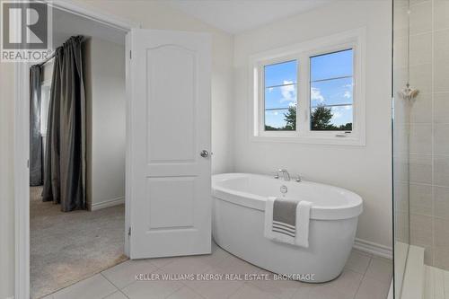 160 Rosswell Drive, Clarington (Courtice), ON - Indoor Photo Showing Bathroom