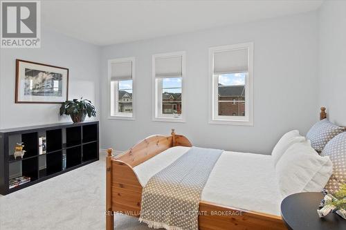 160 Rosswell Drive, Clarington (Courtice), ON - Indoor Photo Showing Bedroom