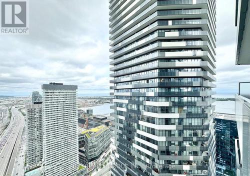 5206 - 55 Cooper Street, Toronto (Waterfront Communities), ON - Outdoor With Balcony With Facade