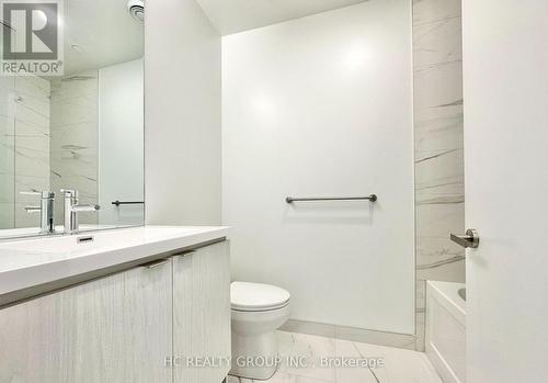 5206 - 55 Cooper Street, Toronto (Waterfront Communities), ON - Indoor Photo Showing Bathroom