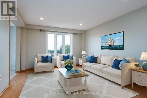 27 Lynn Court, Kitchener, ON - Indoor Photo Showing Living Room