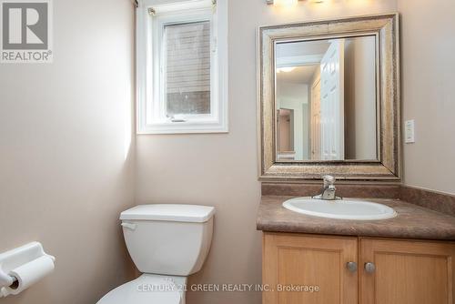 27 Lynn Court, Kitchener, ON - Indoor Photo Showing Bathroom