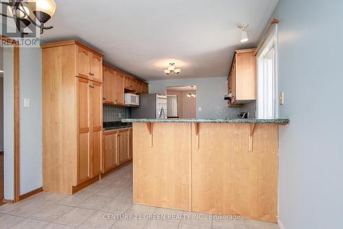 27 Lynn Court, Kitchener, ON - Indoor Photo Showing Kitchen