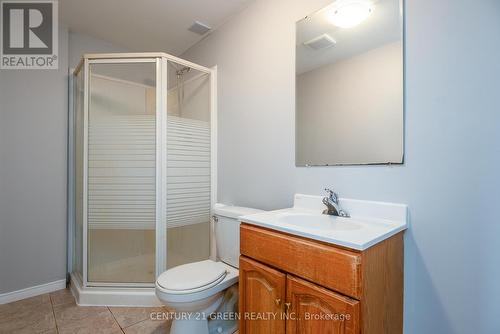 27 Lynn Court, Kitchener, ON - Indoor Photo Showing Bathroom