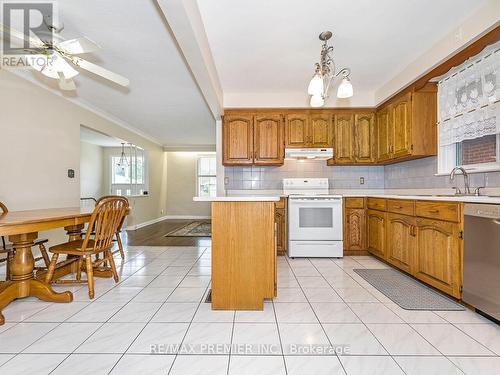 7 Tranquil Drive, Toronto, ON - Indoor Photo Showing Kitchen