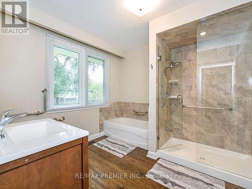 7 Tranquil Drive, Toronto (Etobicoke West Mall), ON - Indoor Photo Showing Bathroom