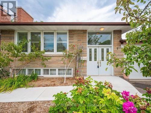 7 Tranquil Drive, Toronto (Etobicoke West Mall), ON - Outdoor With Facade