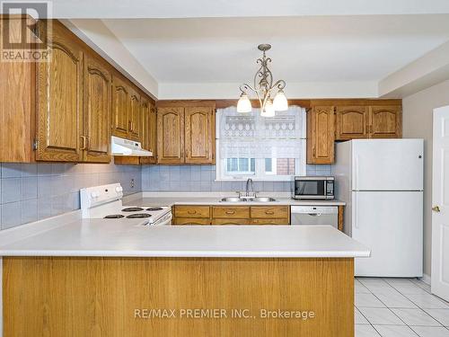 7 Tranquil Drive, Toronto, ON - Indoor Photo Showing Kitchen With Double Sink