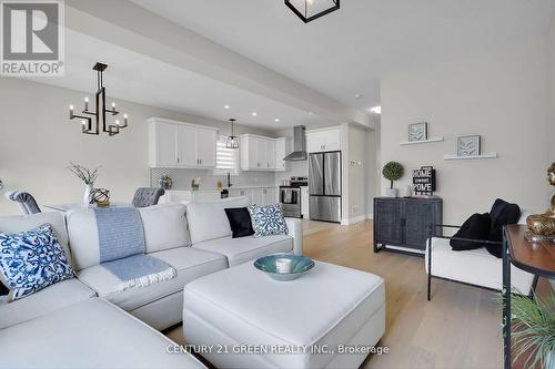 3895 Auckland Avenue, London, ON - Indoor Photo Showing Living Room