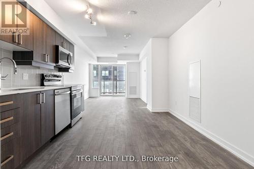 1104 - 1455 Celebration Drive, Pickering (Bay Ridges), ON - Indoor Photo Showing Kitchen With Upgraded Kitchen