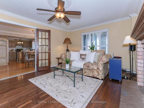 18 Irvine Rd, Toronto, ON - Indoor Photo Showing Living Room