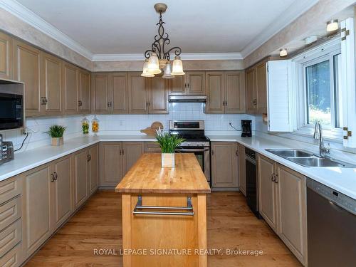 18 Irvine Rd, Toronto, ON - Indoor Photo Showing Kitchen With Double Sink