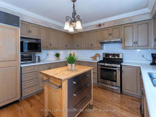 18 Irvine Rd, Toronto, ON - Indoor Photo Showing Kitchen